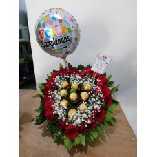 Corazon de rosas y chocolates